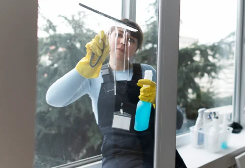 Nettoyage de vitres intérieures et extérieures aux Trois-Châteaux